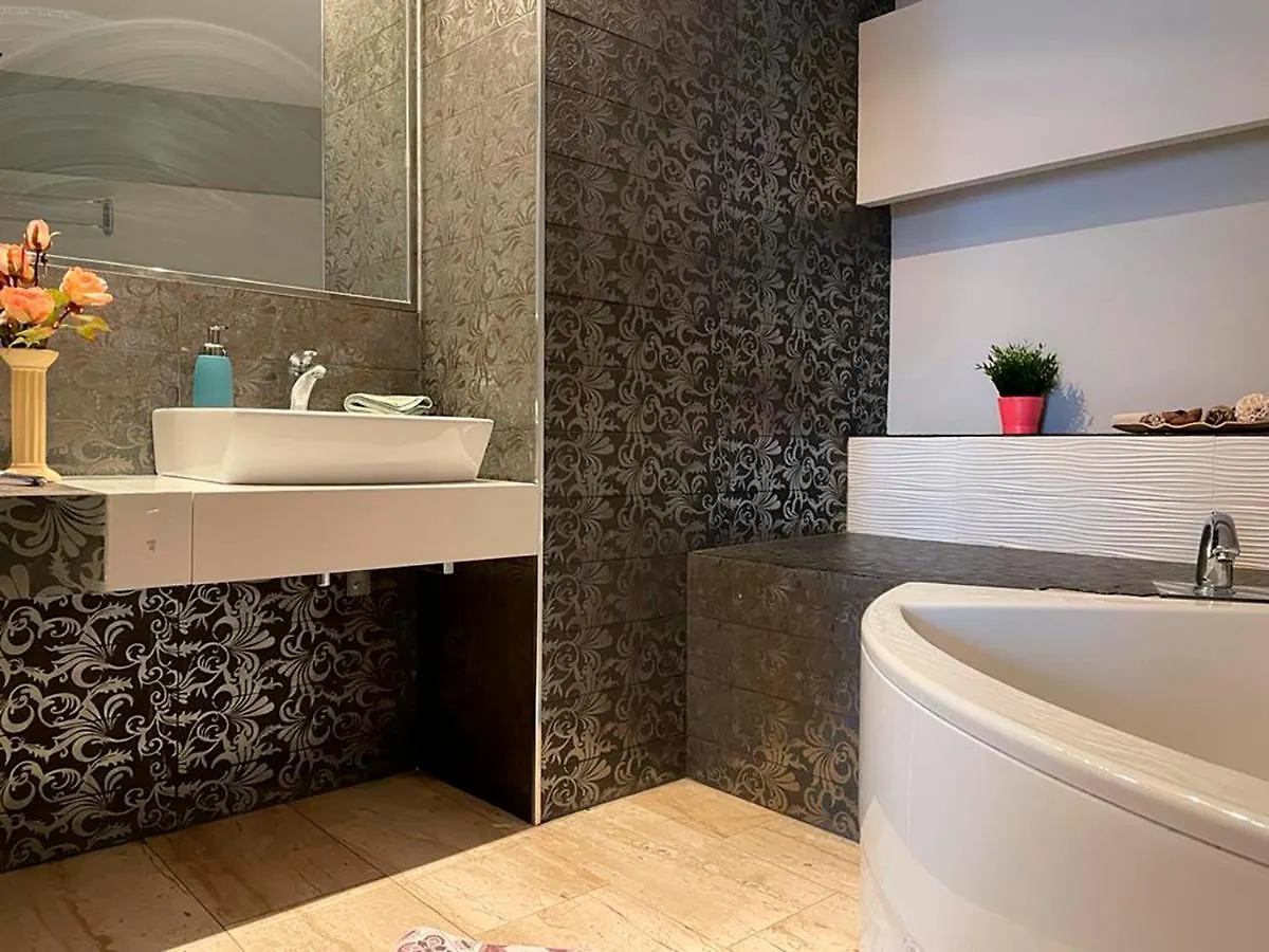 By La Rambla Rooms Hostel