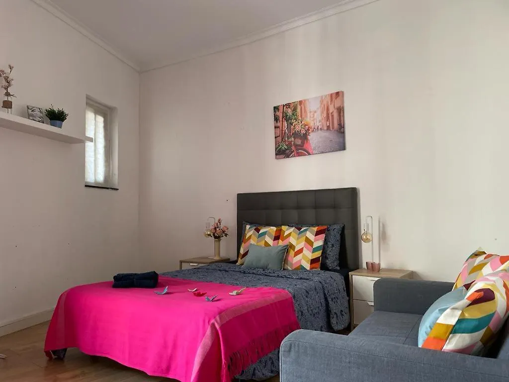 By La Rambla Rooms contacts