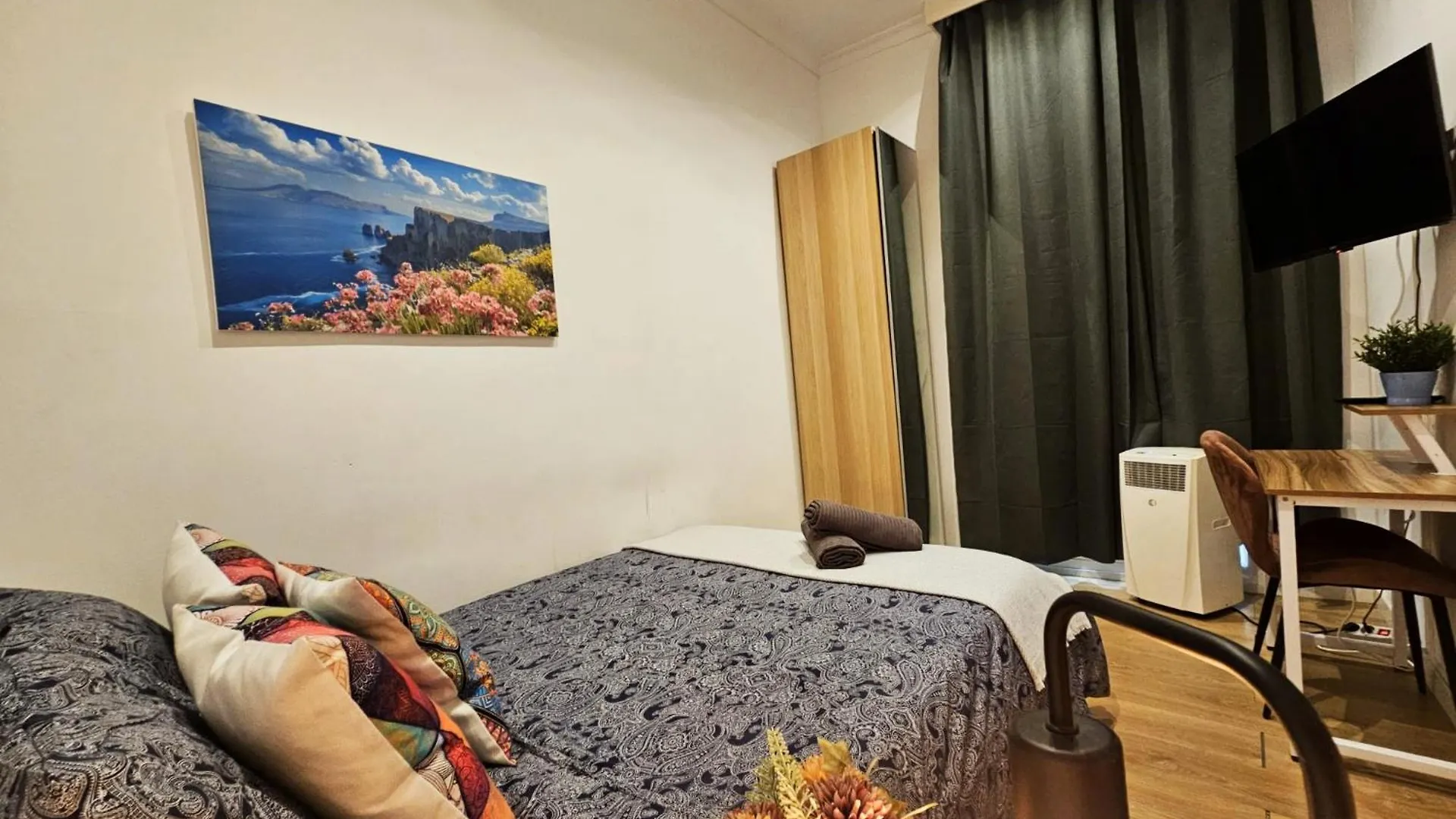 By La Rambla Rooms 0*, Barcelona Spain